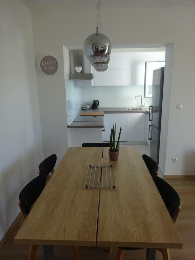 Apartment Duce โอมิช ภายนอก รูปภาพ